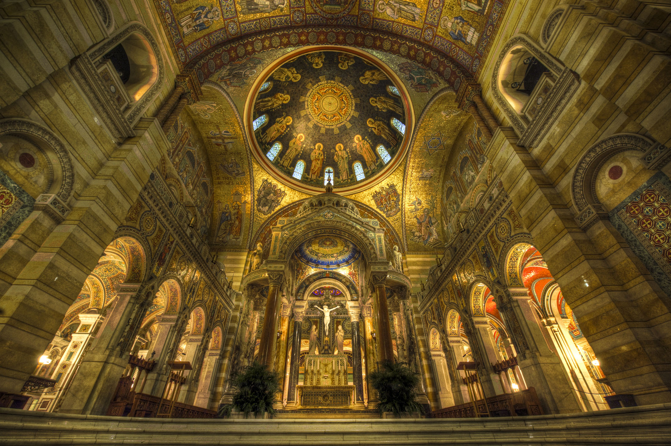 Lisa Johnston | lisa@aeternus.com | Tiwtter: @aeternusphoto Cathedral Basilica of Saint Louis, St. Louis, Missouri.